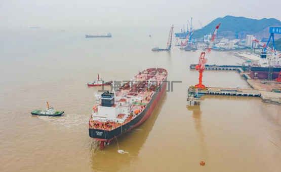 舟山中遠海運重工交付11.3萬載重噸原油輪“STIRLING”號(圖2)