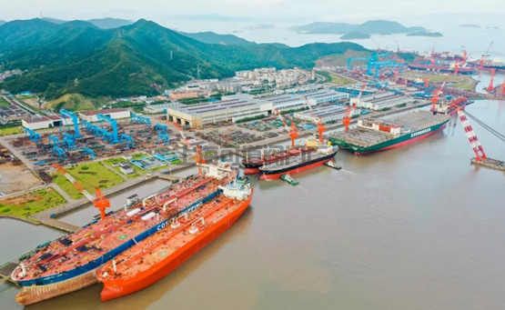 舟山中遠(yuǎn)海運(yùn)重工船舶修理改裝走出“雙高”之路(圖1)