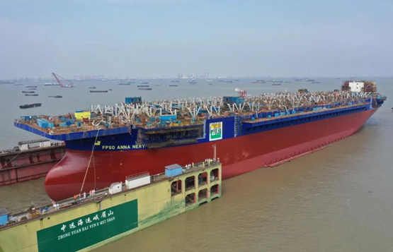 獵鷹”輪在上海中遠海運重工完成最后一次出塢重大節(jié)點(圖1)