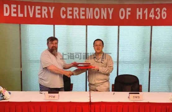 外高橋造船11.4萬噸阿芙拉原油輪“SEA URCHIN”輪簽字交付(圖1)