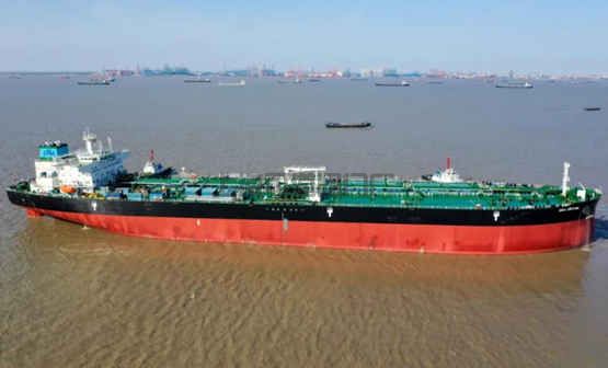 外高橋造船11.4萬噸阿芙拉原油輪“SEA URCHIN”輪簽字交付(圖2)