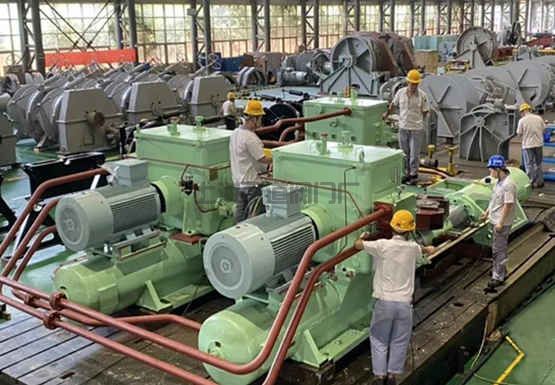 近日，武漢船機承制第二臺23000TEU超大型集裝箱船最大扭矩柱塞式舵機通過(圖1)